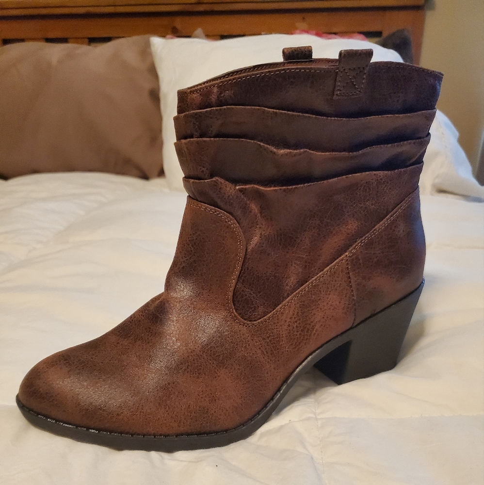WOMENS BOOTIES